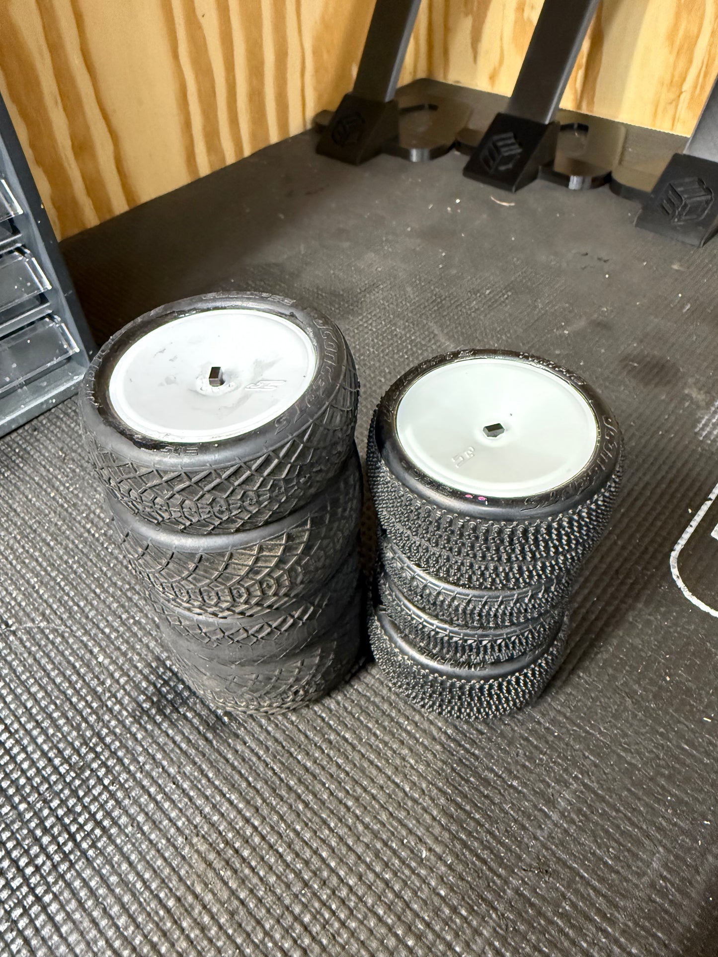 CARPET 1/10 buggy stix