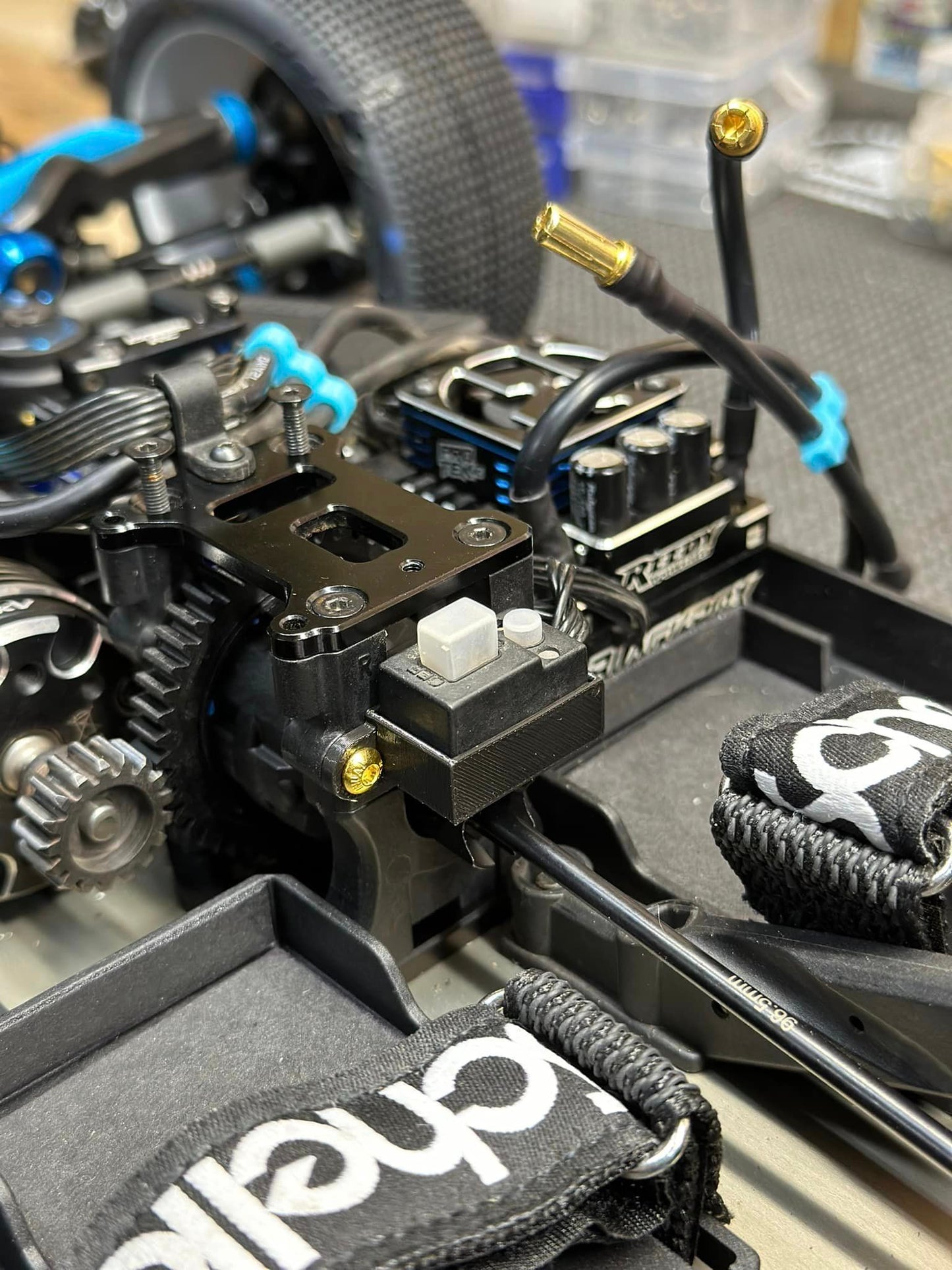 reedy switch mount for rc8b4/t4 series