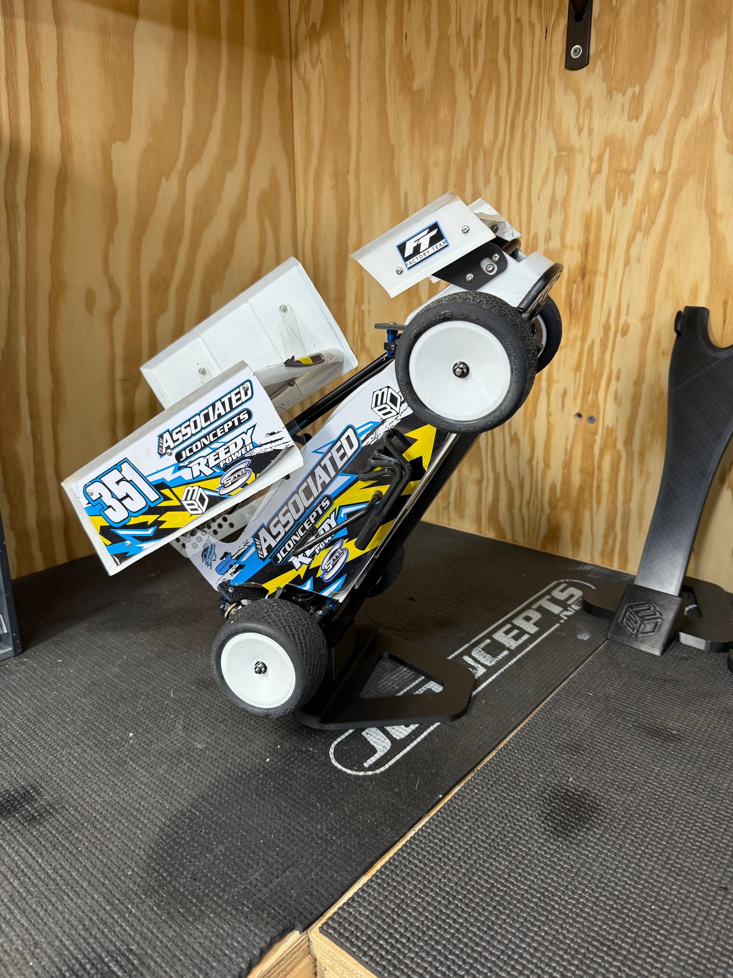 BD3D “VURT” display / pit stand