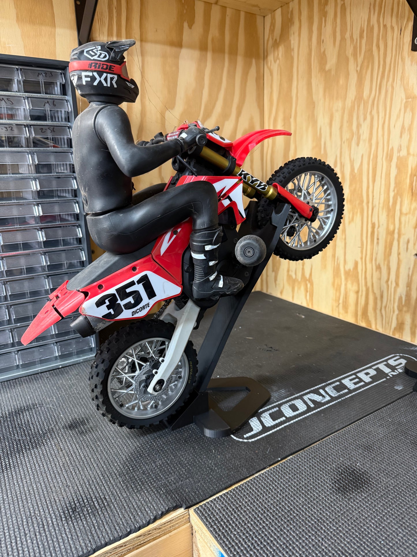 BD3D “VURT” display / pit stand